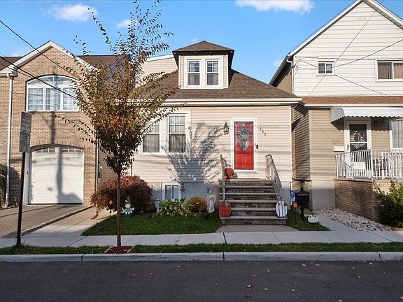 3rd image of 252 Grace Ave
