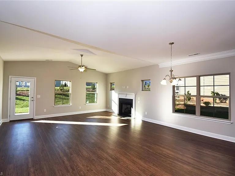 5553 Marblehead Dr — Photo 16