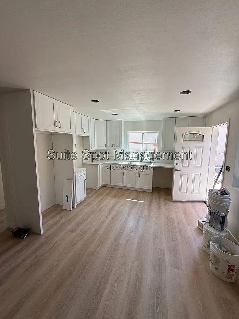 3 bed, 2.0 bath, 1000 sqft, $3,950 — Photo 1