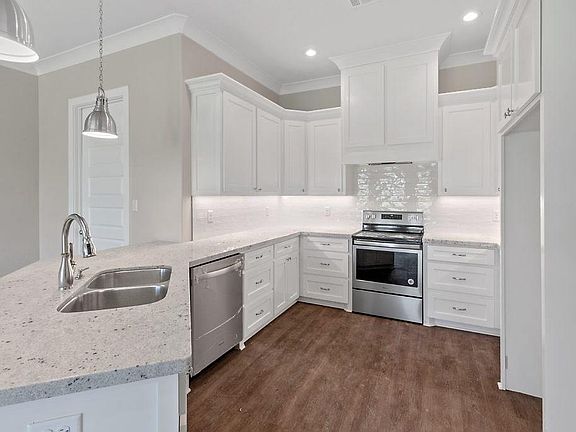 5th image of 1721 Pelican Dr