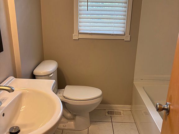 4th image of 2407 S 80th Ave