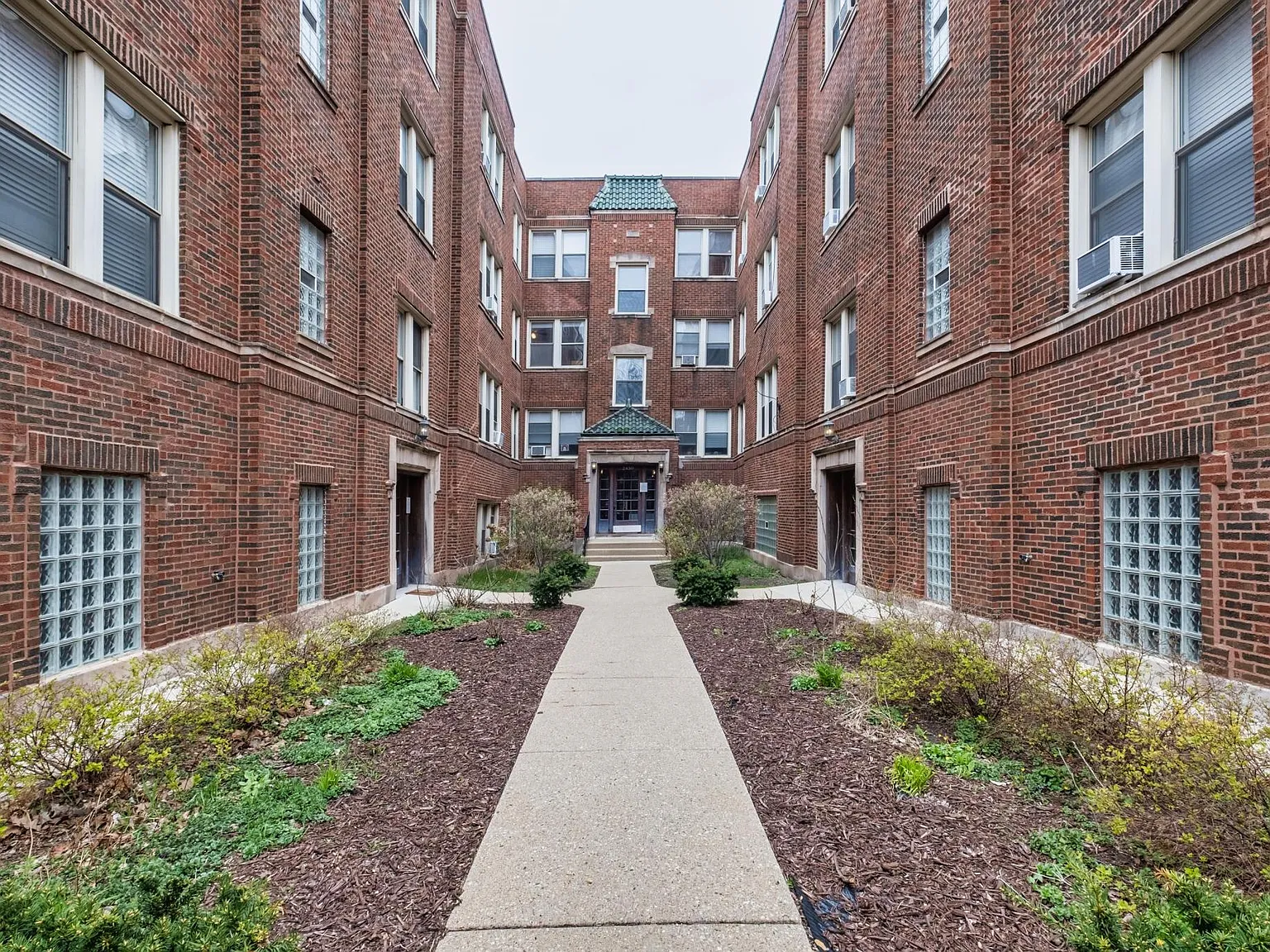 2 bed, $2,350 — Photo 1
