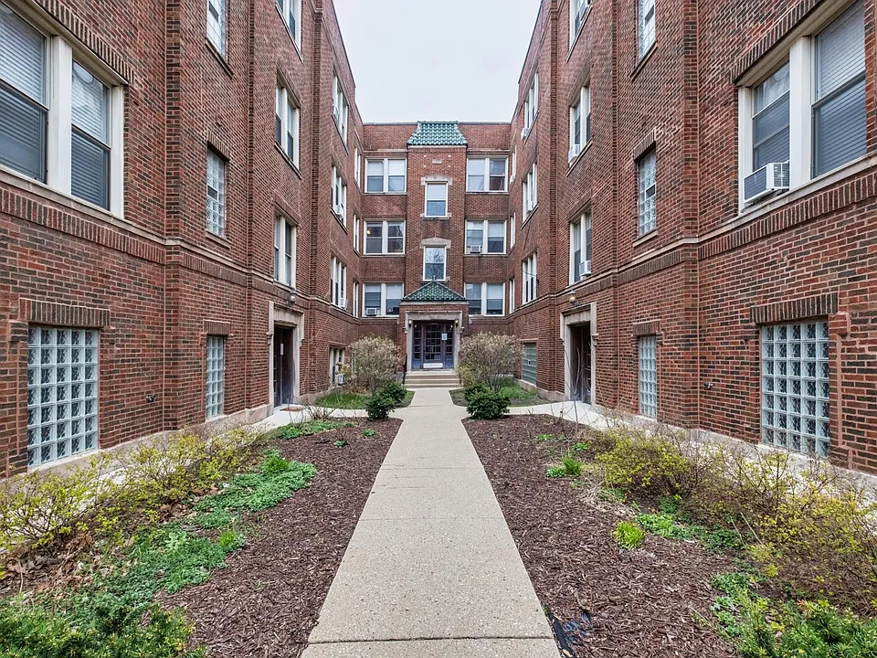2450 W Addison St #2A