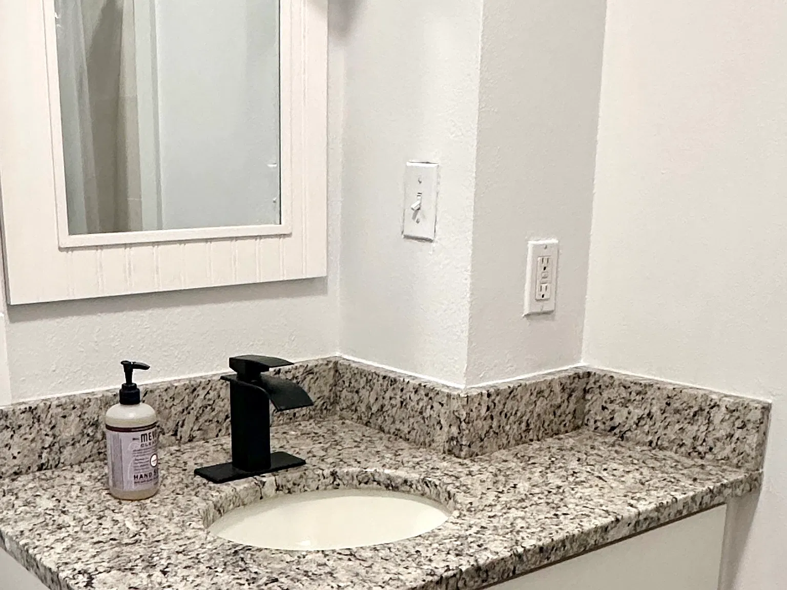 2 bed, 840 sqft, $2,500 — Photo 4