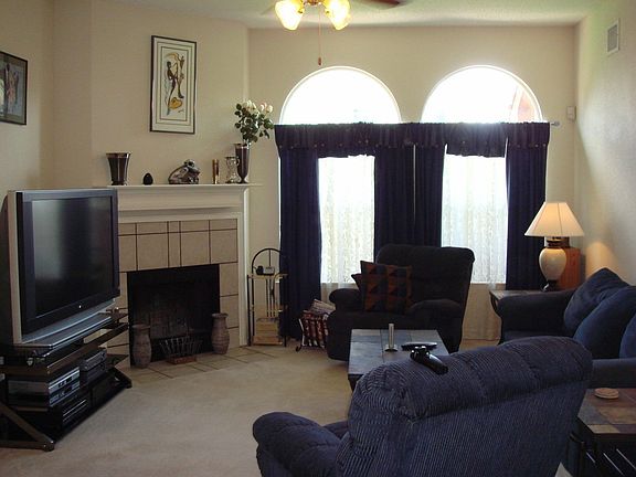 Family Room w/Fireplace