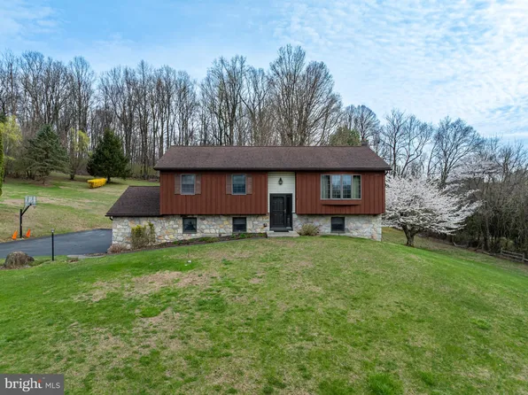 140 Fredericksville Rd, Mertztown, PA 19539
