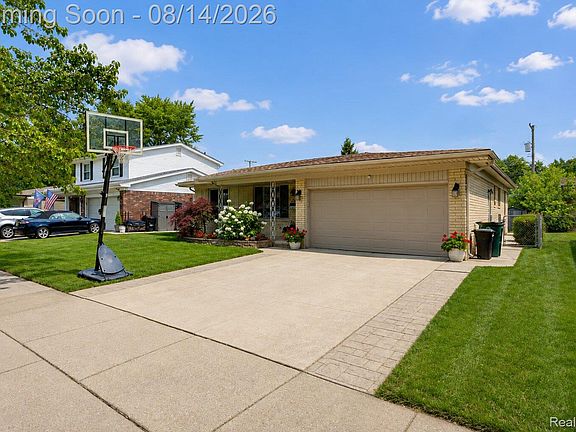 2nd image of 2730 Rhodes Dr