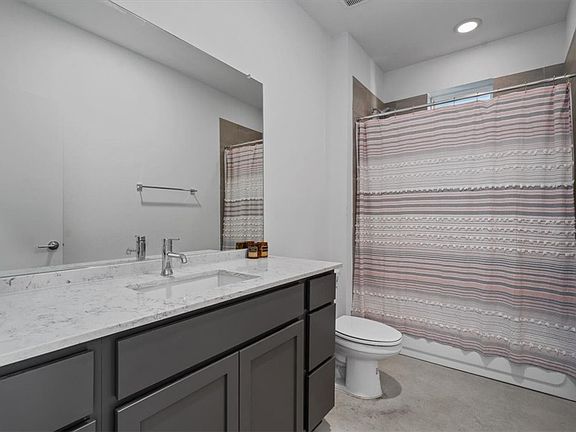 4th image of 814 N Bluff Dr #86