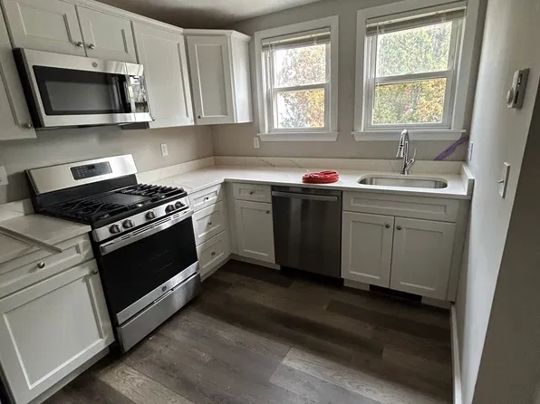 666 Metropolitan Ave APT 2, Hyde Park, MA 02136