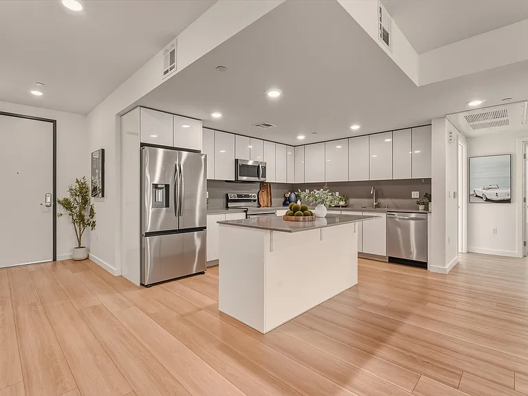 The Sophia - 1759 N Gower St — Photo 28