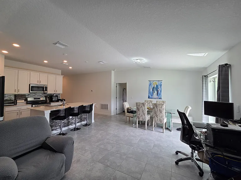 3949 Ambrose Ave — Photo 4