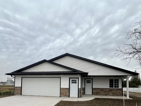 905 W 13th St, Vinton, IA 52349