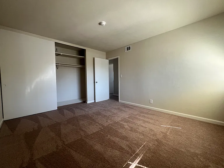 Lamplighter Apartments — Photo 18