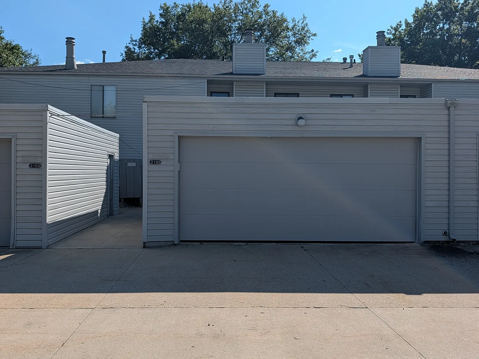 2 bed, 2.5 bath, 1600 sqft, $1,600 — Photo 2