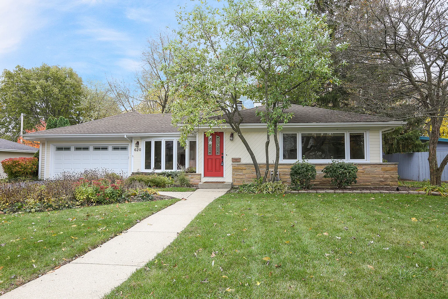 620 Prairie Ave photo 1