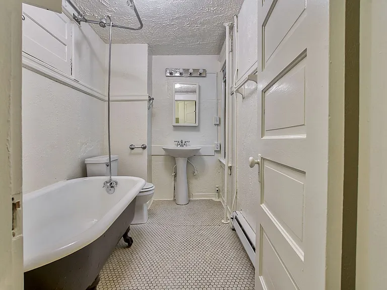 Teasdale Apartments — Photo 8