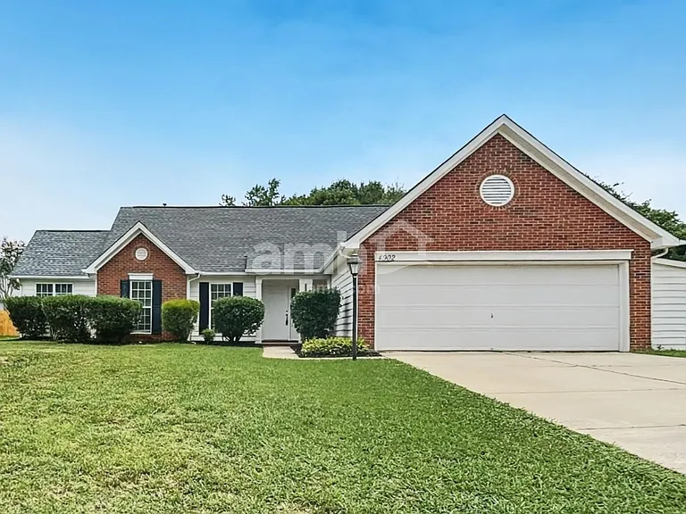 4902 Hunters Blf — Photo 1
