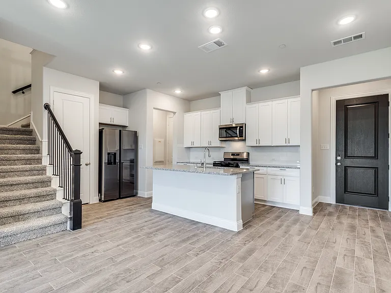 528 Hutchinson Ln — Photo 12