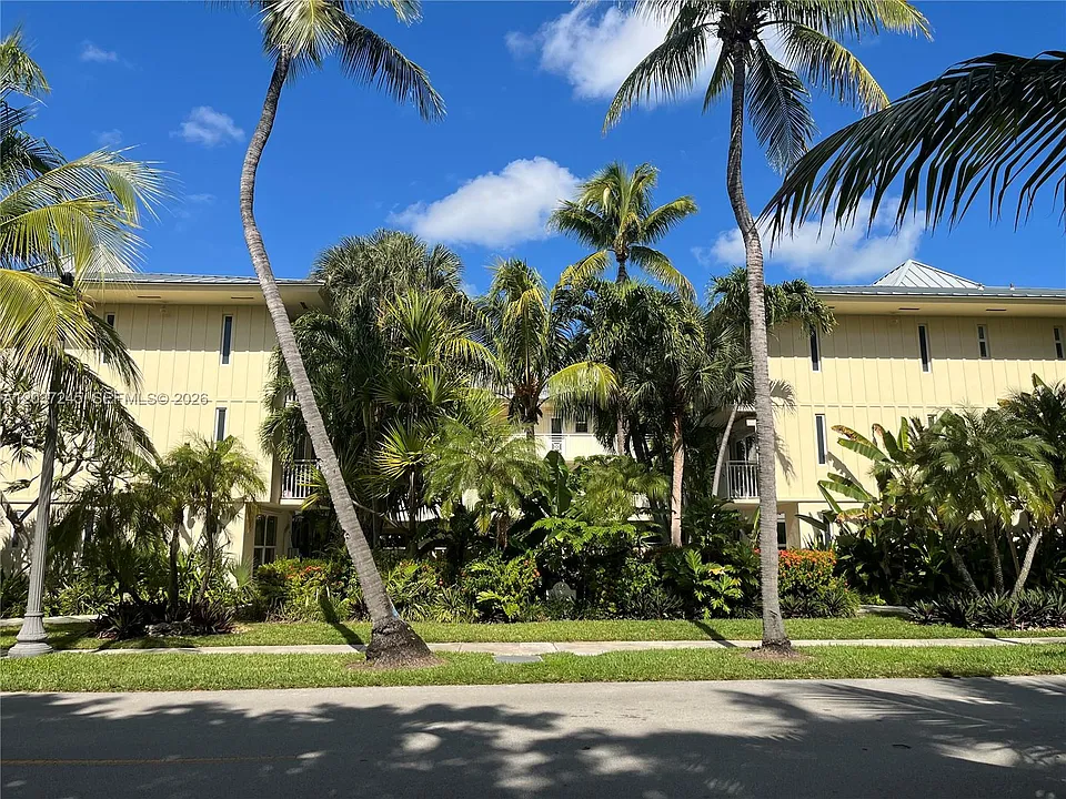 255 Sunrise Dr #103