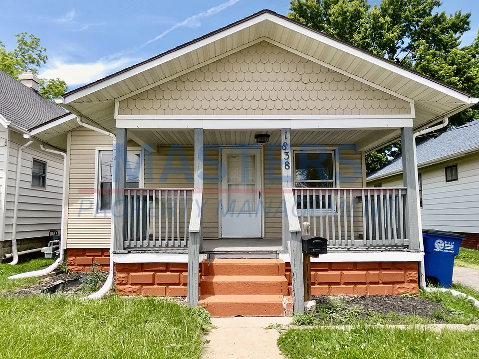 1838 Giant St