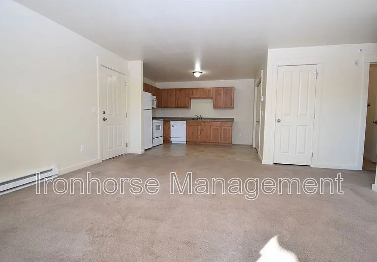 807 W Villard St #21 — Photo 5