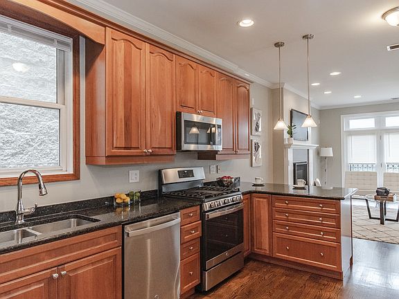5th image of 2631 W Belmont Ave Unit 3