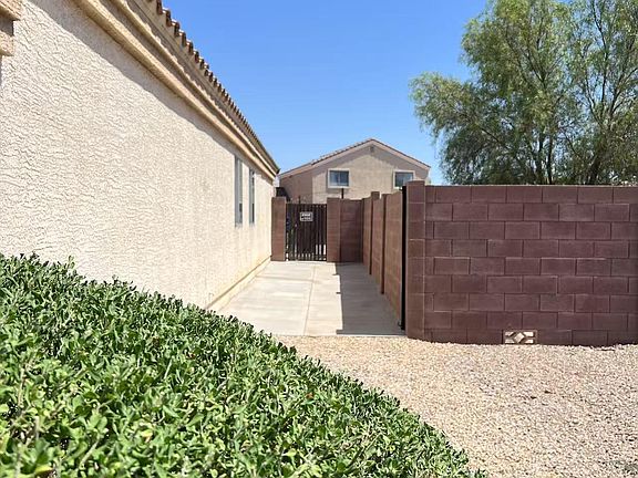 3rd image of 8507 W PIONEER Street