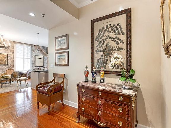 3rd image of 711 Tchoupitoulas St APT 201