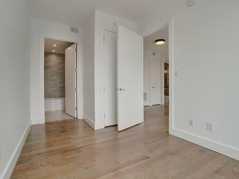 152 Erasmus St #407 — Photo 11