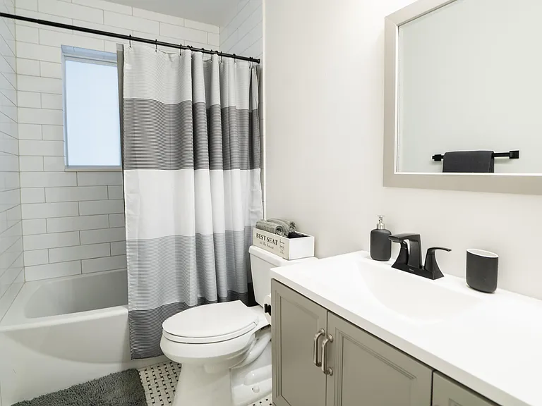 1909 NE 2nd St #2 — Photo 14