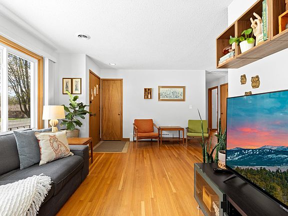 5th image of 1605 8th Ave NE
