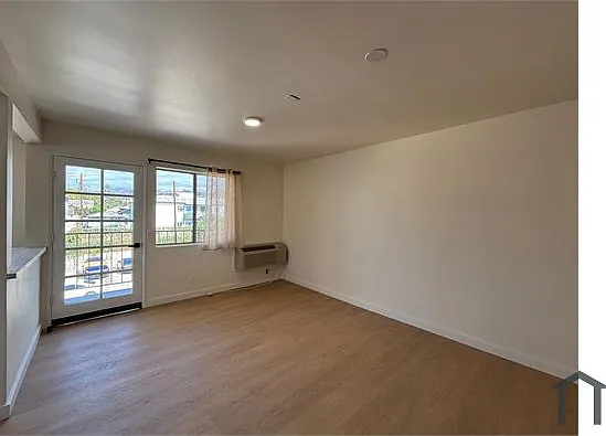 Studio, $1,995 — Photo 4