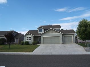5002 Spirea Dr, West Richland, WA