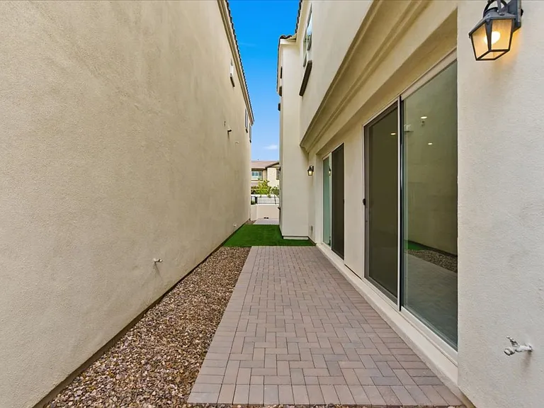 265 E Balsam Dr — Photo 39