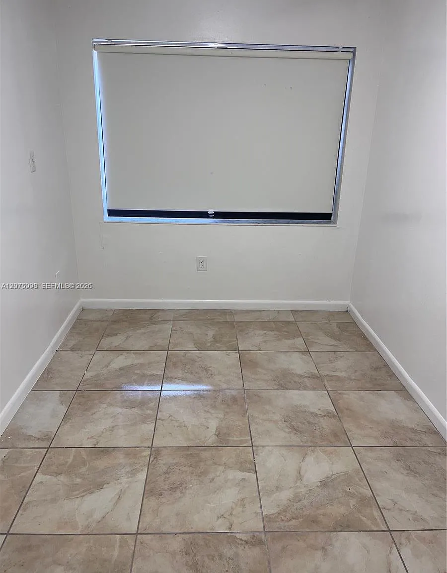 Tamiami Lakes Sec 4 — Photo 4
