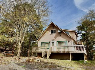 121 S Clover Ct, Long Pond, PA 18334