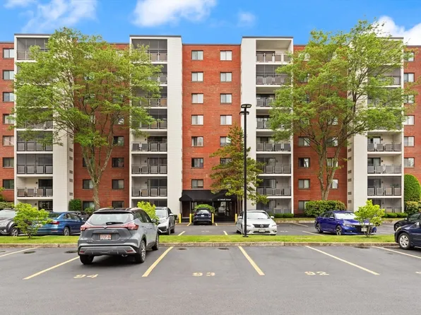 12 9th St APT 105, Medford, MA 02155
