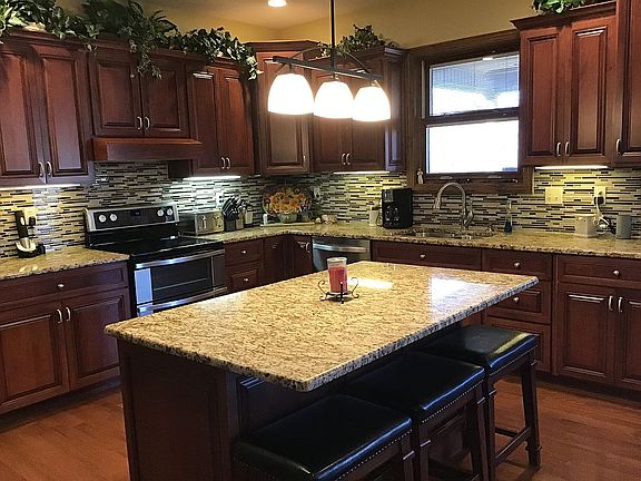 3rd image of 28211 Blackberry Ln