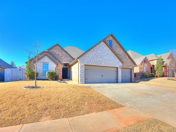 3rd image of 1009 Samantha Ln