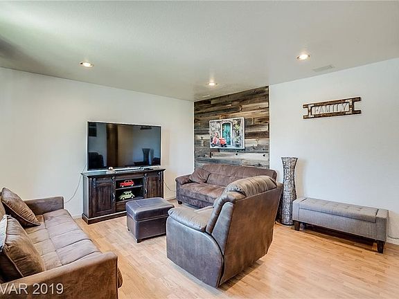 3rd image of 4984 Pancho Villa Dr