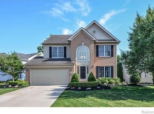 1107 Polo Dr, South Lyon, MI