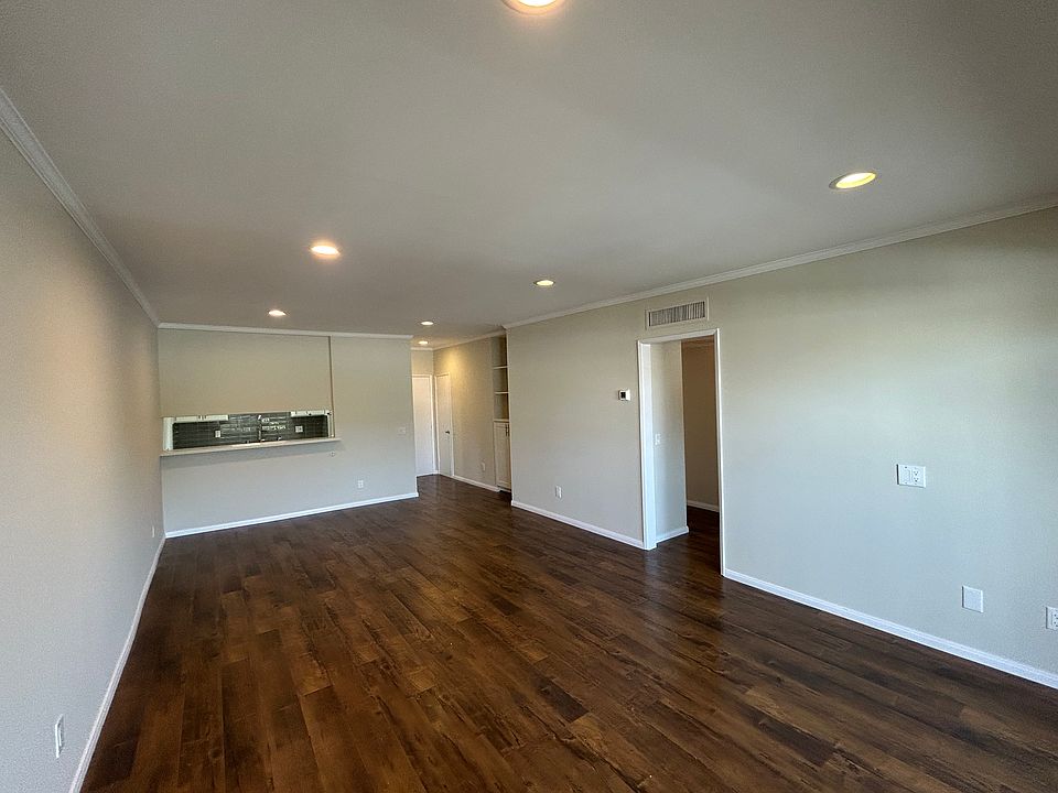 1st image of 6255 Woodman Ave APT 205