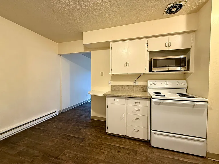 0138-01 Reed Apartments — Photo 8