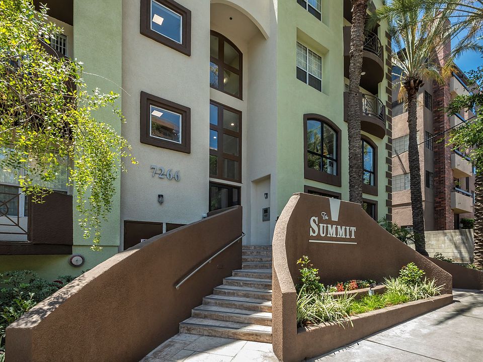 Apartments in Hollywood, CA - Exterior Building Main Entrance and Signage summit.jpg