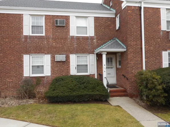 36A Elmwood Ter, Elmwood Park, NJ 07407