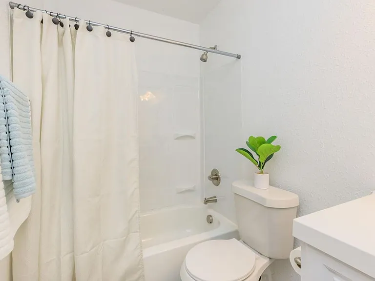 Aspen Place Apartments - June Rent FREE: Move-In by 6/15! — Photo 38