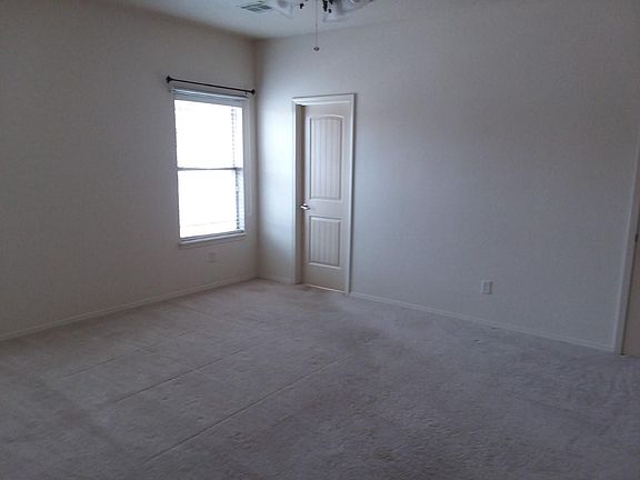5th image of 303 Wildwood Dr