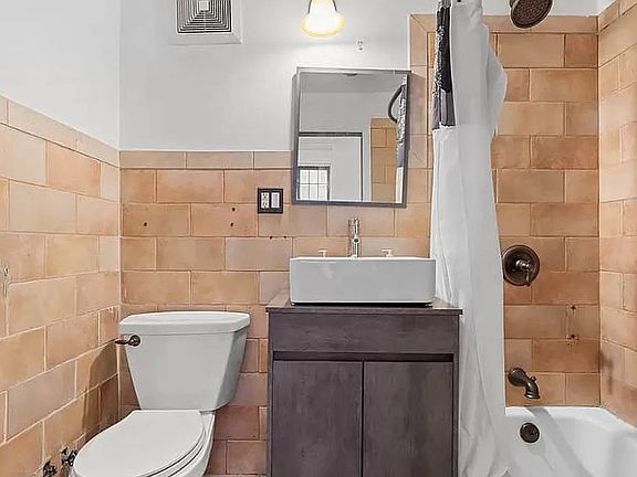 2nd image of 1698 Lexington Ave #3A