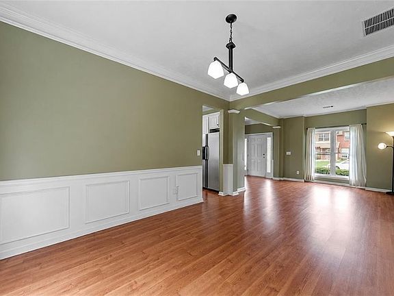 3rd image of 4044 Berwick Farm Dr