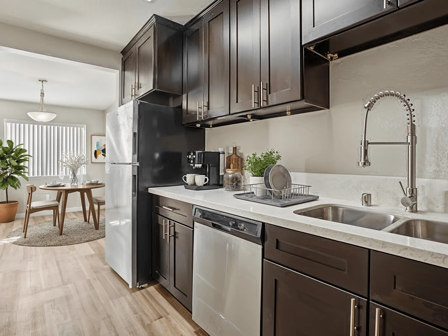 Chadron Apts — Photo 3